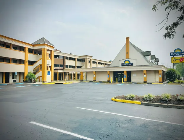 Days Inn by Wyndham WestEnd Alexandria,VA Washington DC Area hotel detail image 1