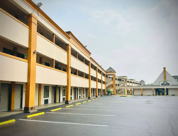 Days Inn by Wyndham WestEnd Alexandria,VA Washington DC Area hotel detail image 3