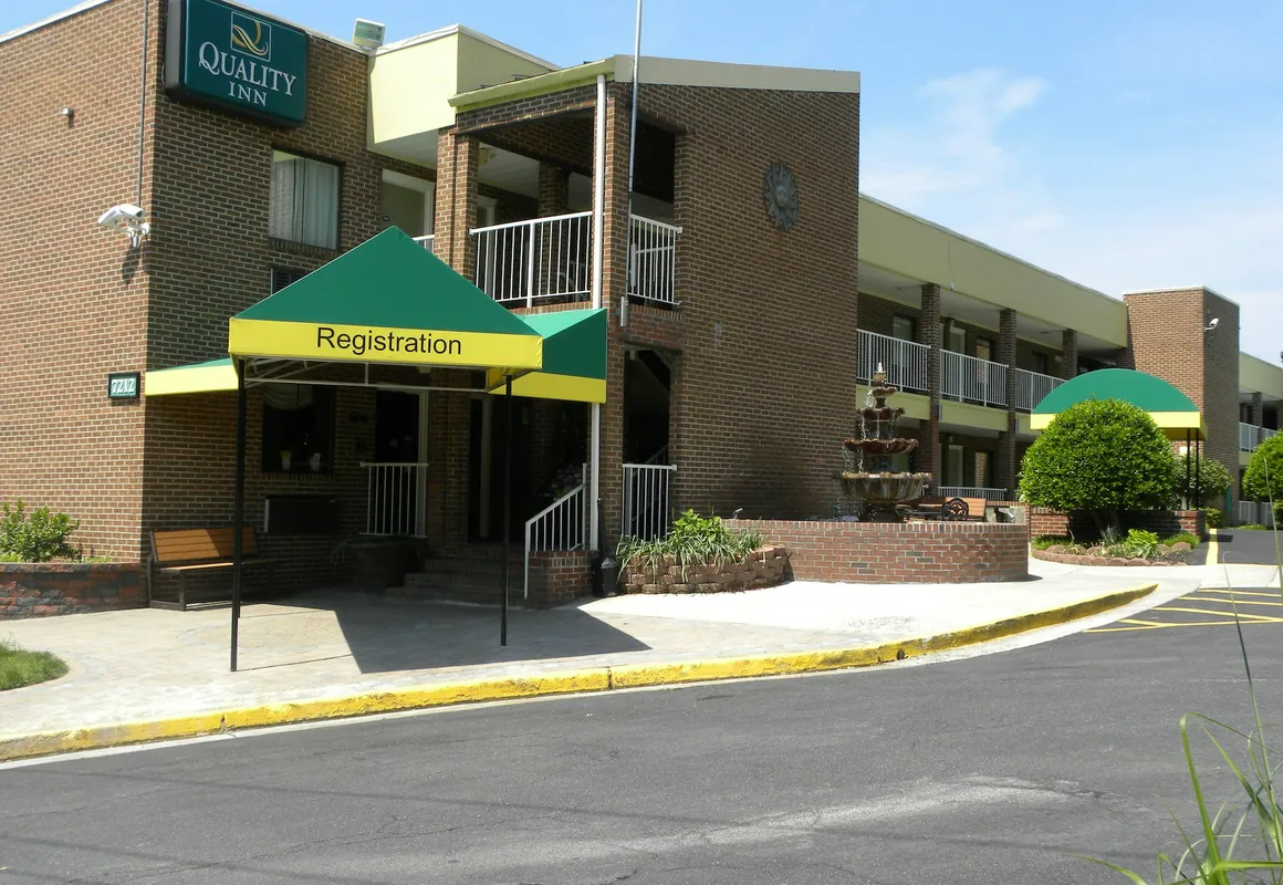 Quality Inn Mt. Vernon hotel hero