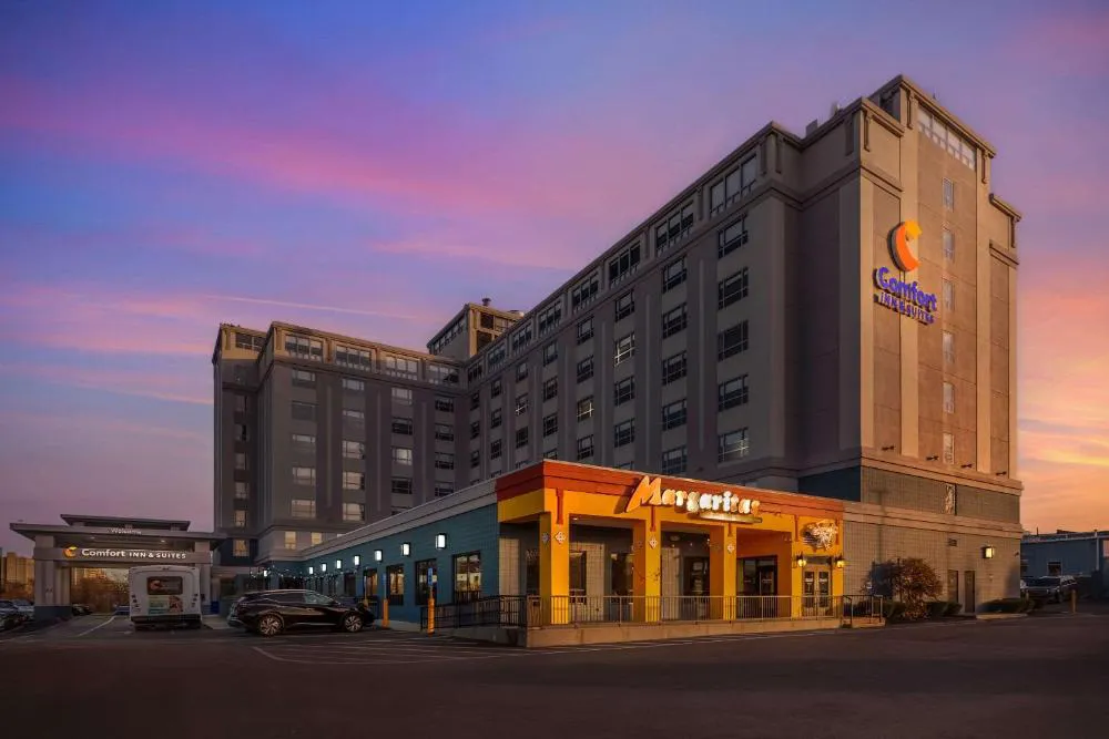 Comfort Inn & Suites Logan International Airport hotel hero