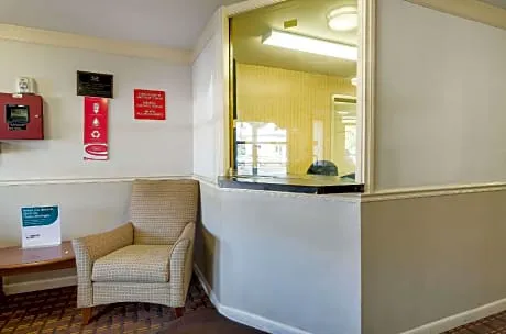 Econo Lodge Boston-Malden hotel detail image 3