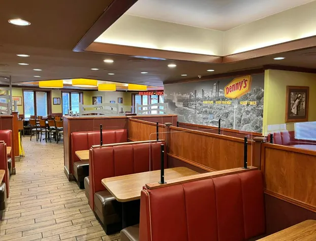 Howard Johnson Plaza by Wyndham by the Falls Niagara Falls hotel detail image 3