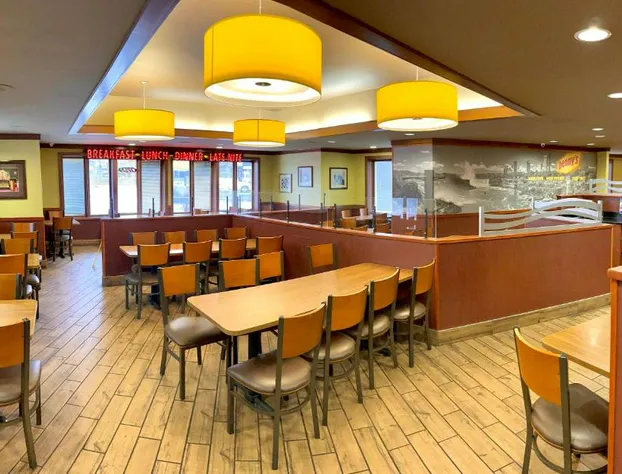 Howard Johnson Plaza by Wyndham by the Falls Niagara Falls hotel detail image 4