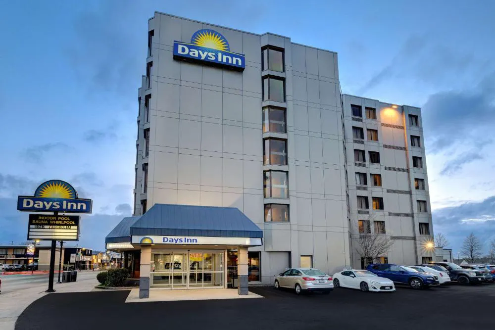 Days Inn by Wyndham Niagara Falls Near The Falls hotel hero