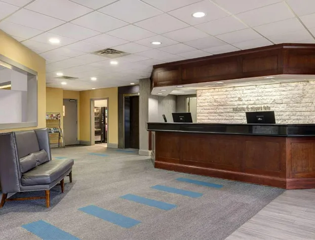 Days Inn by Wyndham Niagara Falls Near The Falls hotel detail image 4