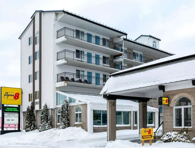 Super 8 by Wyndham Niagara Falls by the Falls hotel detail image 1