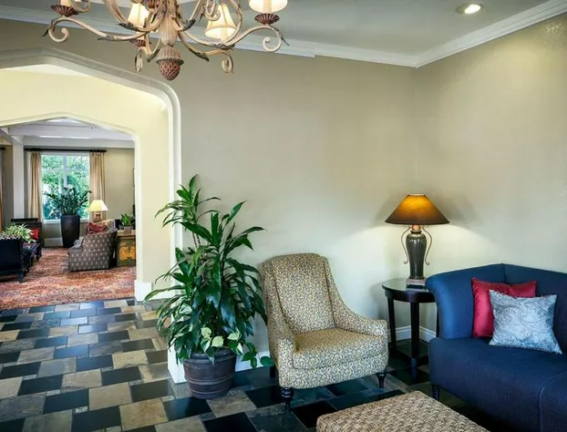 Plaza Inn & Suites at Ashland Creek hotel detail image 3