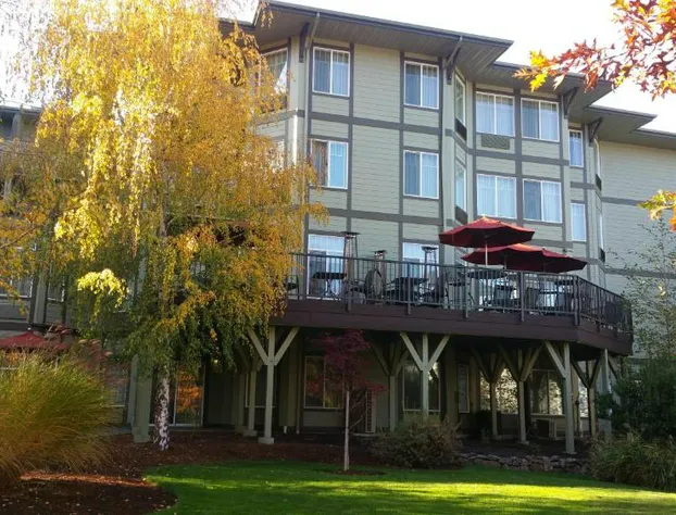 Plaza Inn & Suites at Ashland Creek hotel detail image 1