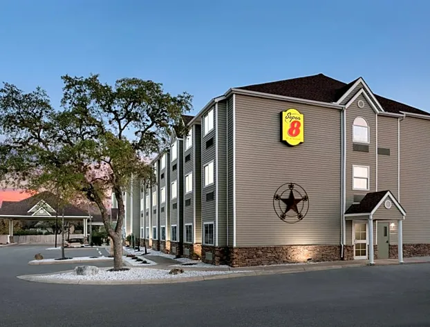 Super 8 by Wyndham San Antonio Airport North hotel detail image 1