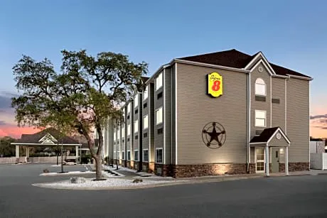 Super 8 by Wyndham San Antonio Airport North hotel detail image 2