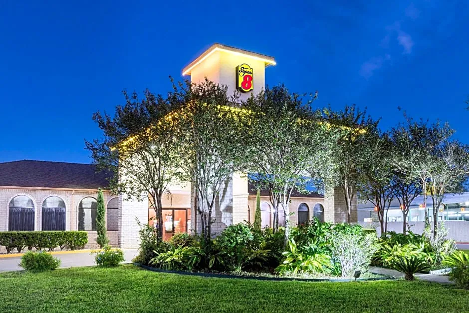 Super 8 by Wyndham San Antonio at I-10 hotel hero