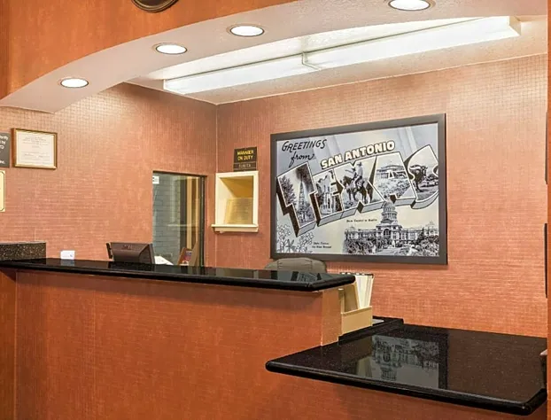 Super 8 by Wyndham San Antonio at I-10 hotel detail image 2