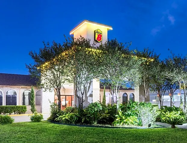 Super 8 by Wyndham San Antonio at I-10 hotel detail image 1