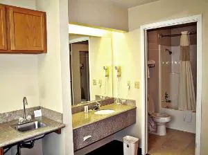 Super 8 by Wyndham San Antonio at I-10 hotel detail image 2