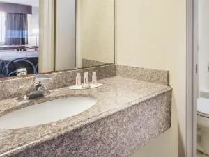Super 8 by Wyndham San Antonio at I-10 hotel detail image 3