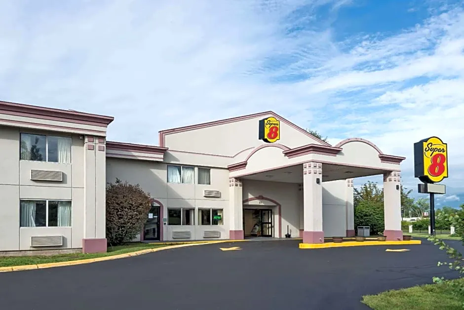 Super 8 by Wyndham Hartford hotel hero