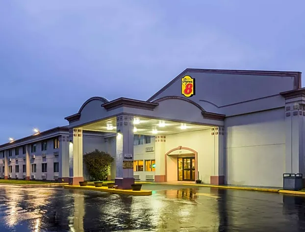 Super 8 by Wyndham Hartford hotel detail image 1