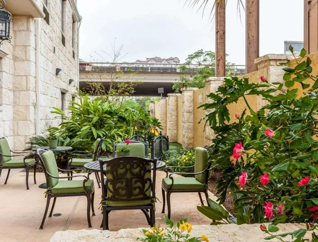 Comfort Suites Alamo - Riverwalk hotel detail image 3