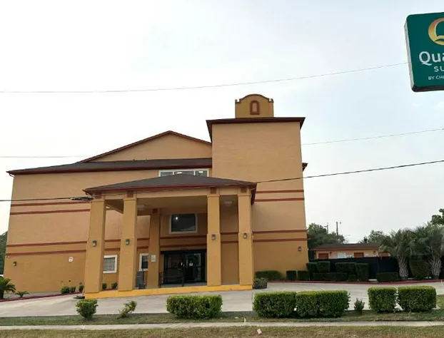 Quality Suites San Antonio Brooks City Base hotel detail image 1