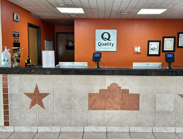 Quality Suites San Antonio Brooks City Base hotel detail image 4