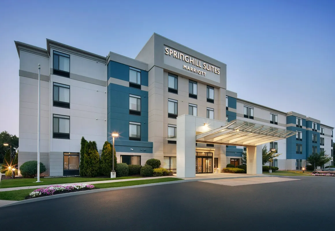 Springhill Suites Marriott Airport hotel hero