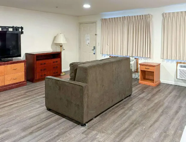 Econo Lodge Edmonds North Seattle hotel detail image 1