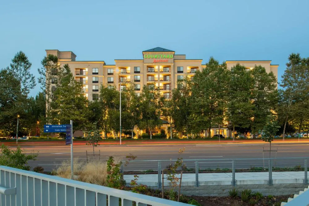Courtyard by Marriott Seattle Sea-Tac Area hotel hero