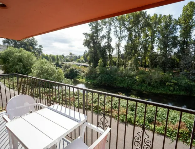 Ramada by Wyndham Tukwila Southcenter hotel detail image 1