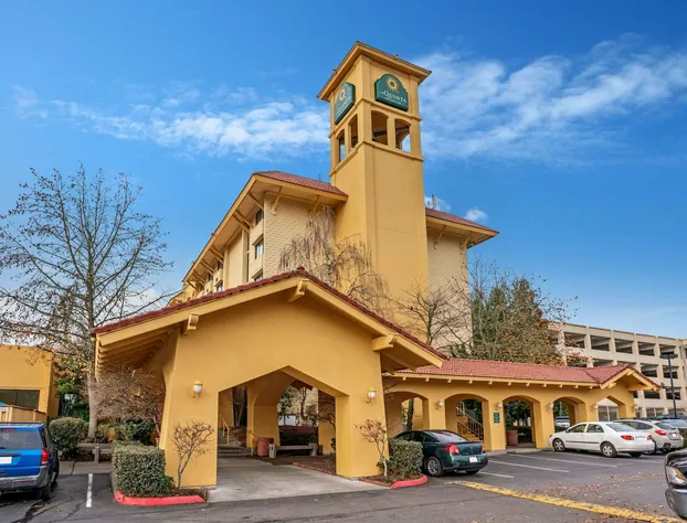 La Quinta Inn & Suites by Wyndham Seattle Sea-Tac Airport hotel detail image 3