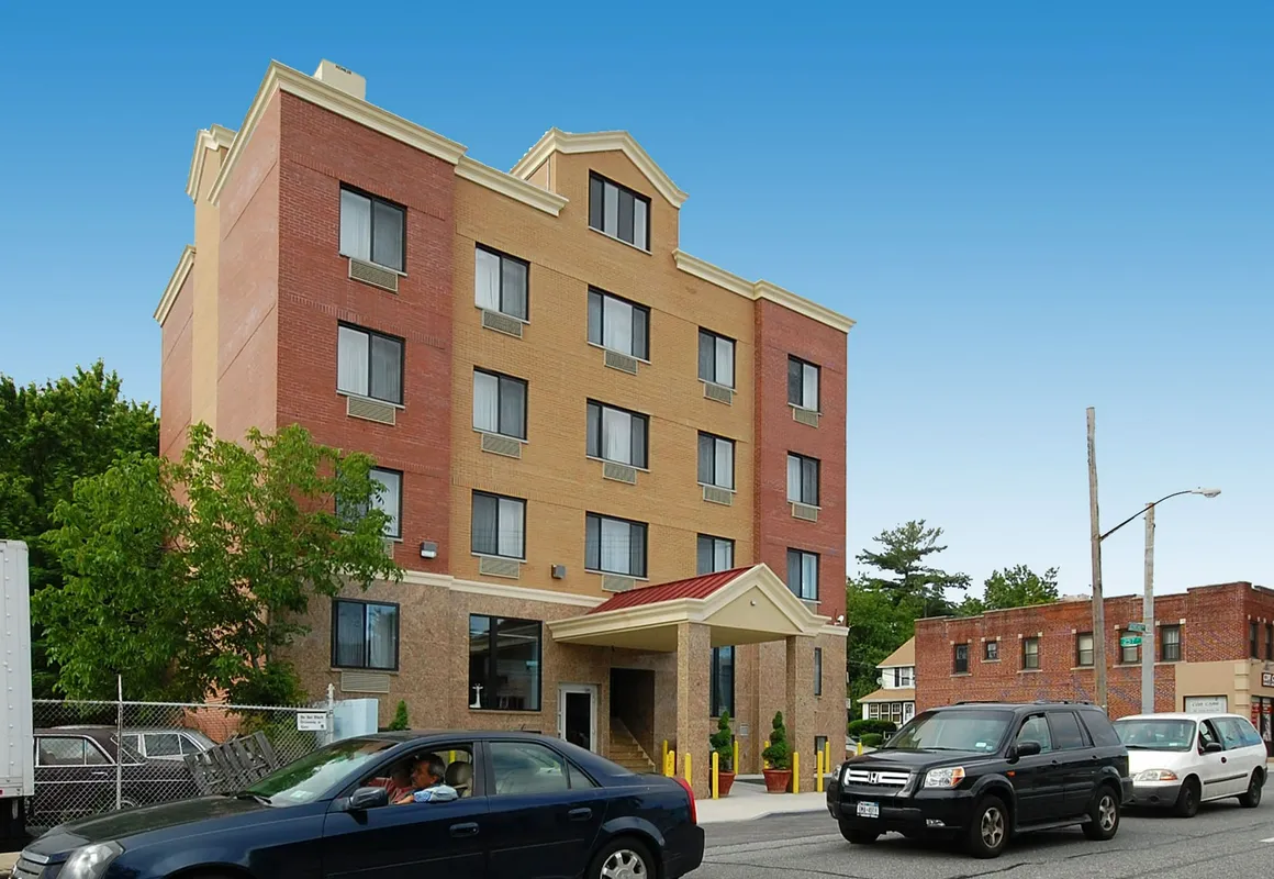 Paramount Inn hotel hero