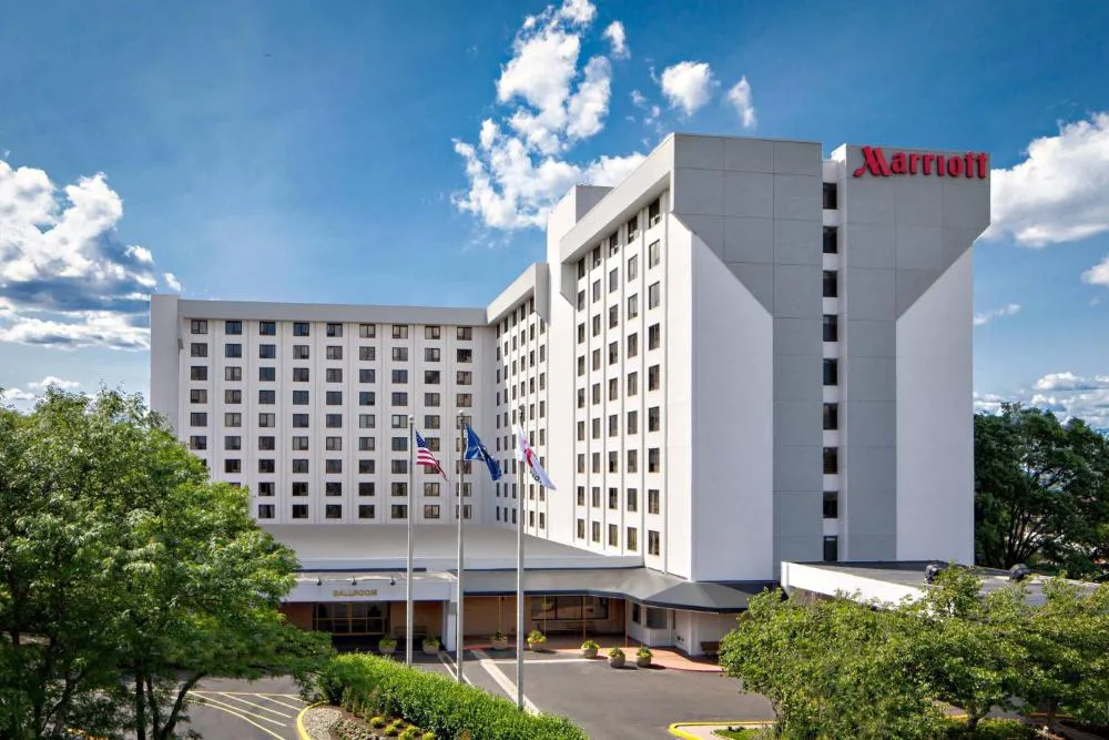 New York LaGuardia Airport Marriott hotel hero