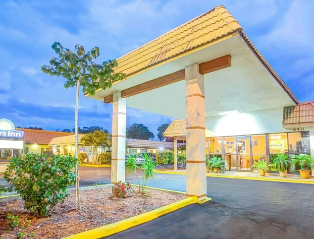 Days Inn by Wyndham St. Petersburg Central hotel detail image 1