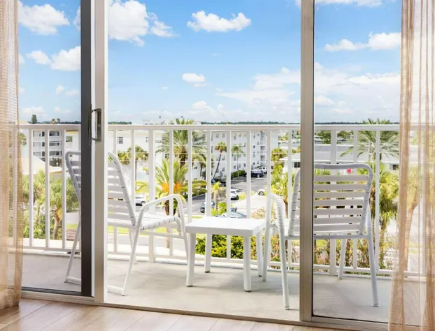 DoubleTree Beach Resort by Hilton Tampa Bay - North Redingto hotel detail image 3