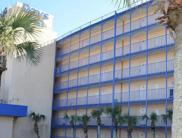 Days Inn by Wyndham Panama City Beach/Beachfront Resort hotel detail image 2