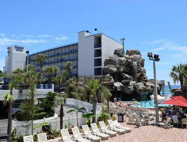 Days Inn by Wyndham Panama City Beach/Beachfront Resort hotel detail image 3