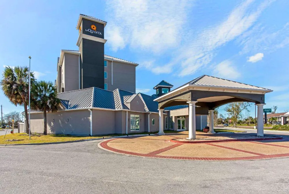 La Quinta Inn & Suites by Wyndham Panama City hotel hero