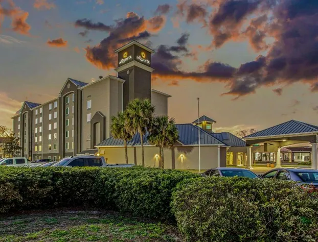 La Quinta Inn & Suites by Wyndham Panama City hotel detail image 1