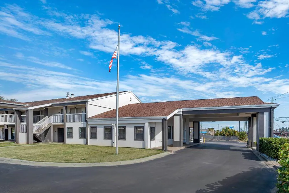 Quality Inn Panama City North hotel hero