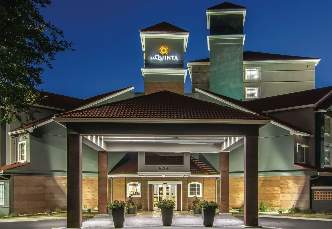 La Quinta Inn & Suites by Wyndham Atlanta Perimeter Medical hotel hero