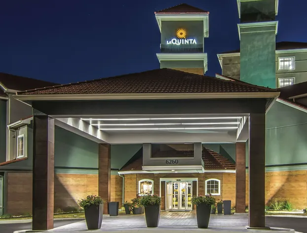La Quinta Inn & Suites by Wyndham Atlanta Perimeter Medical hotel detail image 1