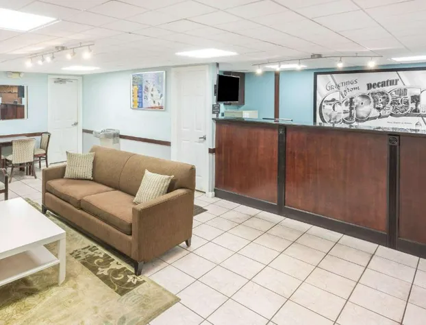 Super 8 by Wyndham Decatur/Lithonia/Atl Area hotel detail image 3