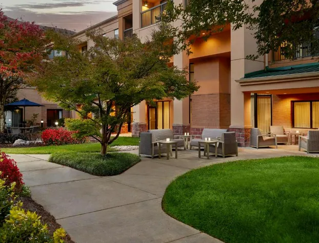 Courtyard by Marriott Atlanta Alpharetta hotel detail image 1