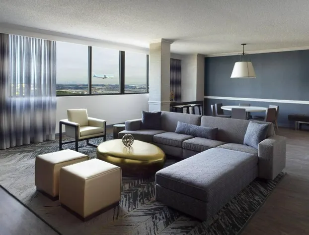 Atlanta Airport Marriott hotel detail image 3