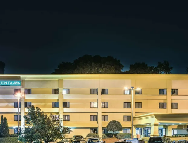 La Quinta Inn & Suites by Wyndham Atlanta Roswell hotel detail image 2