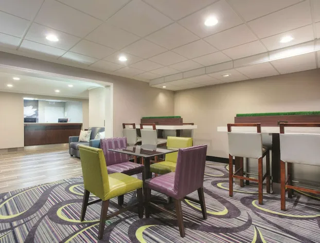 La Quinta Inn & Suites by Wyndham Atlanta Roswell hotel detail image 4