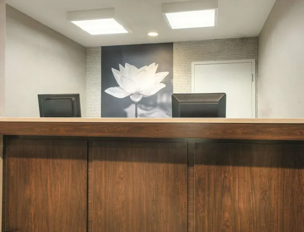 La Quinta Inn & Suites by Wyndham Atlanta Roswell hotel detail image 3