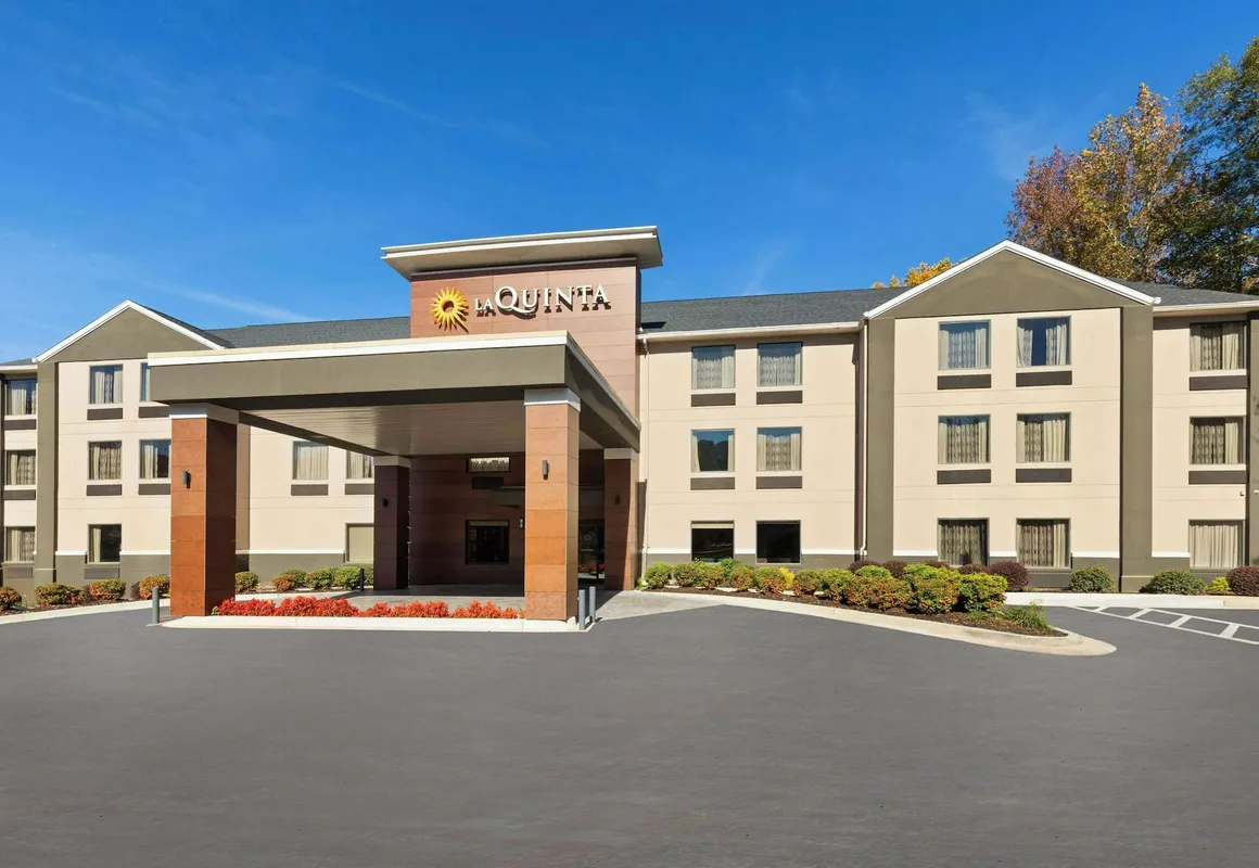 La Quinta Inn & Suites by Wyndham Snellville-Stone Mountain hotel hero