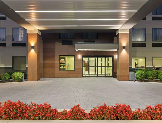 La Quinta Inn & Suites by Wyndham Snellville-Stone Mountain hotel detail image 3