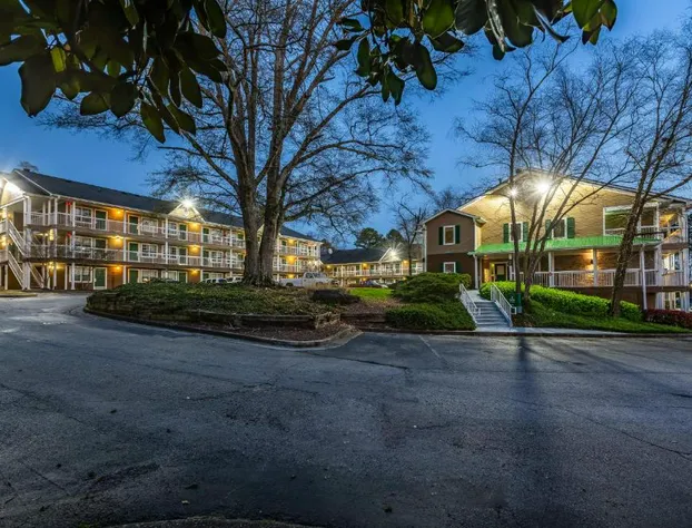 HomeTowne Studios by Red Roof Atlanta NE - Downtown Norcross hotel detail image 1