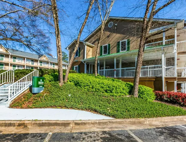 HomeTowne Studios by Red Roof Atlanta NE - Downtown Norcross hotel detail image 2